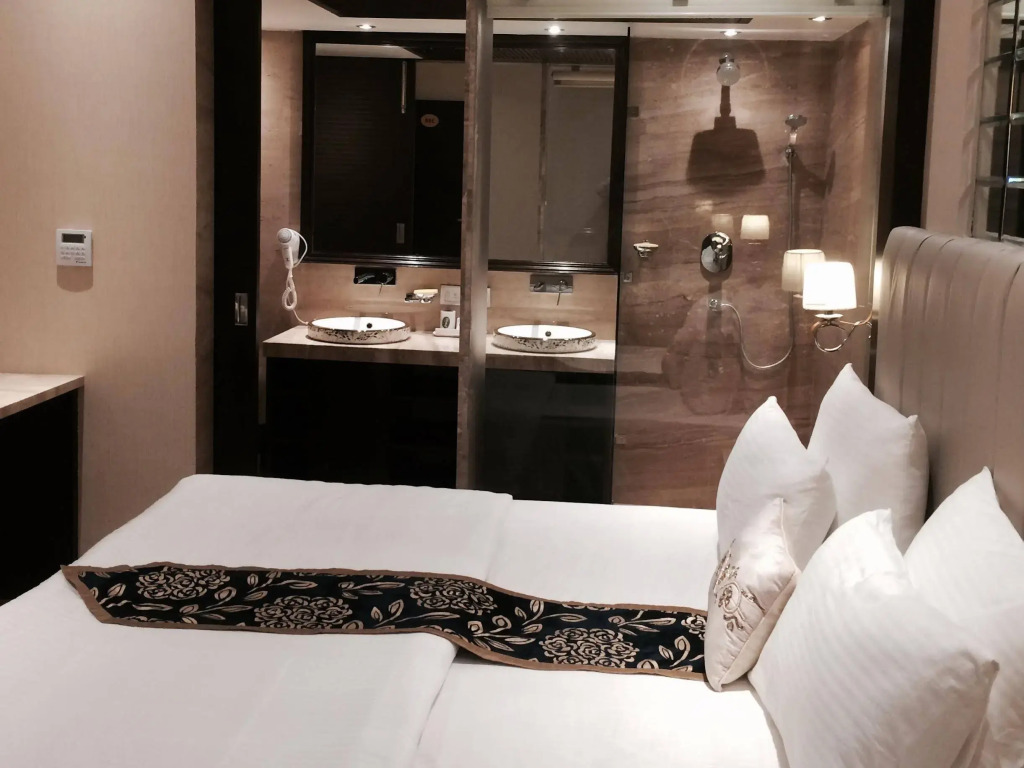 Alaya Stays Hotel Emperor Palms