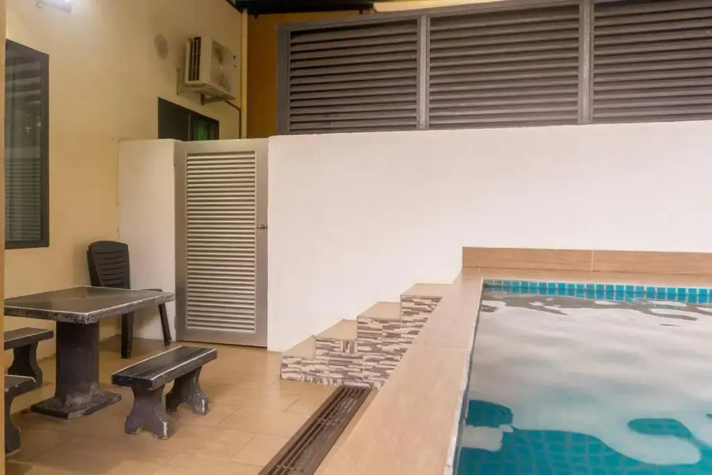 2 Storey Semi-D Homestay Nilai and KLIA, F1 Sepang with Pool