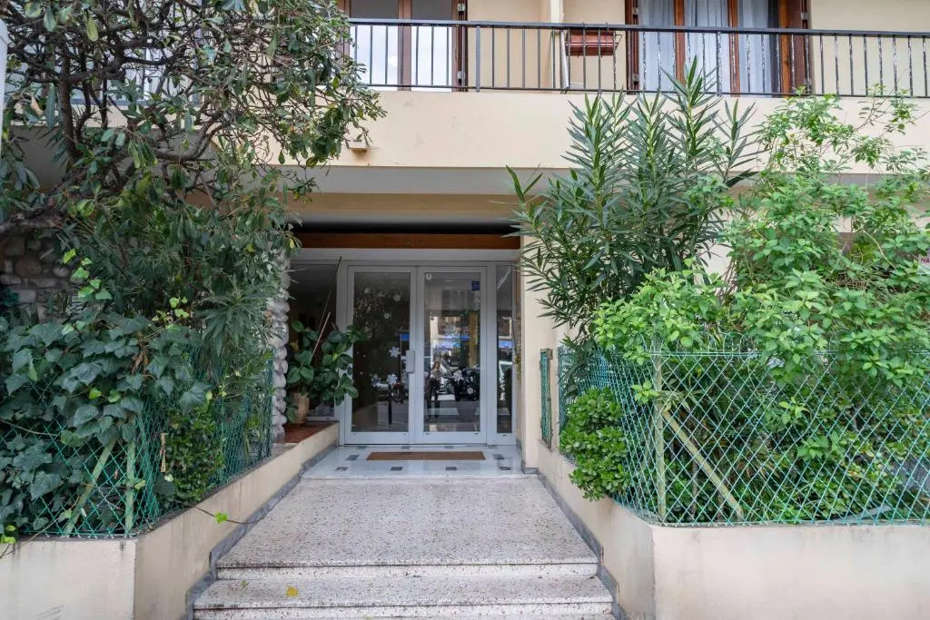 Menton Cosy 2 pièces rénové avec Parking