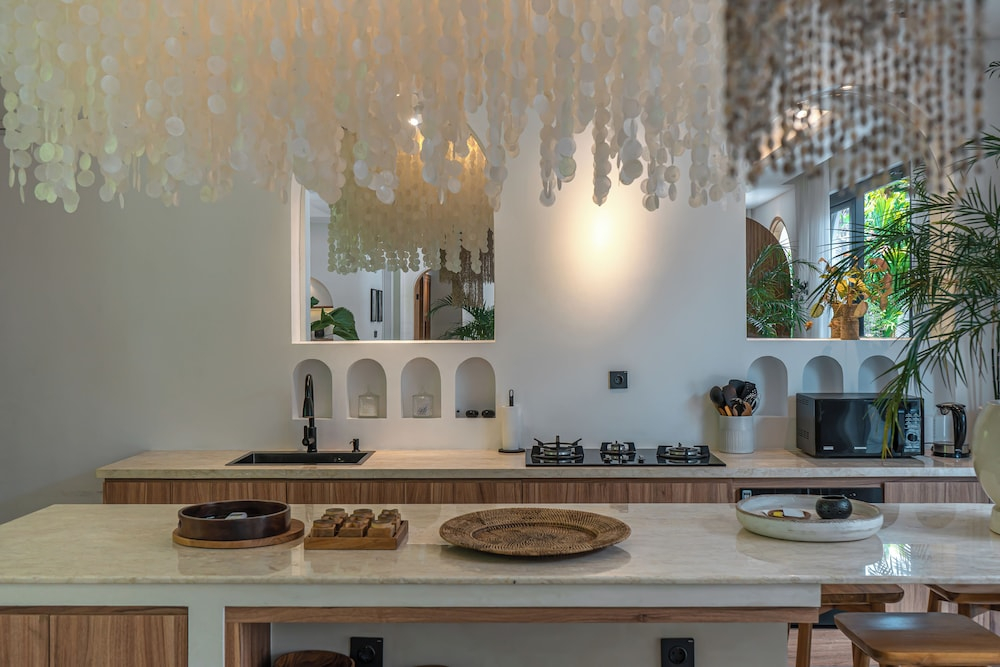 Altara Villa Umalas - Stylish 4BR Villa with Patio & Balcony in Umalas