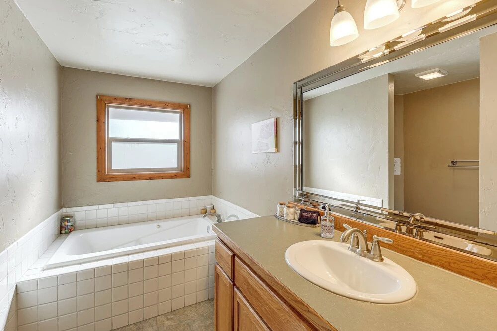 Columbia Falls Private Retreat: Pool Table & Deck!