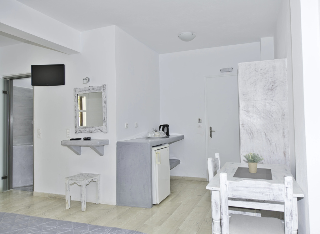 Ira Apartments