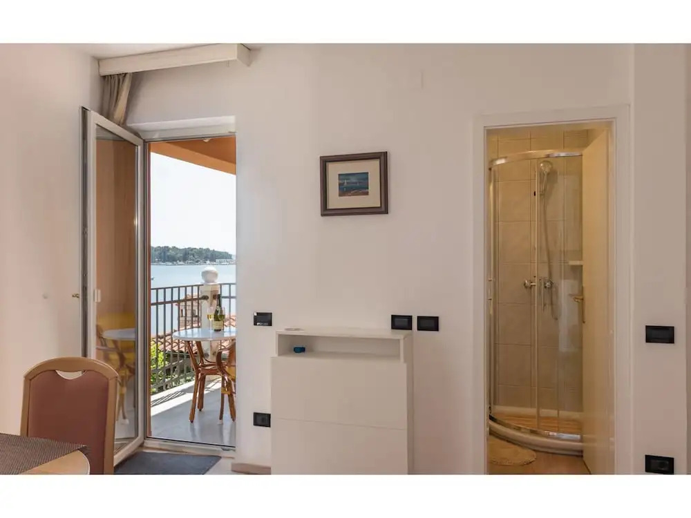 Modern apartment with balcony and sea view for 2 persons in Medulin