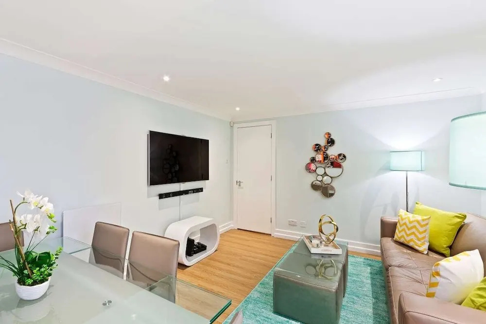 Sophisticated 2 Bed, 2 Bath apt in Angel