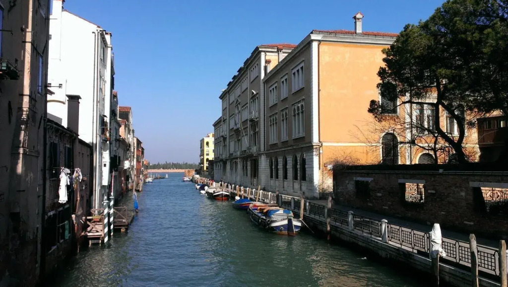 La Gondola Canal View