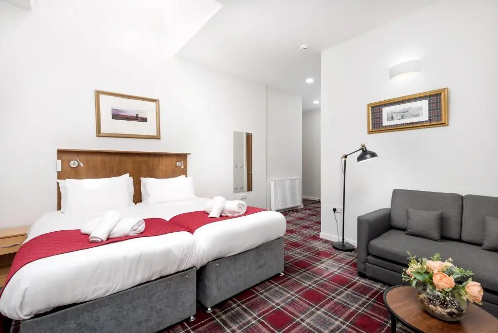 SMITH PLACE HOTEL