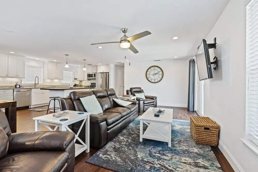 Gorgeous Home With Pool Walk to car Free Beach 4717s