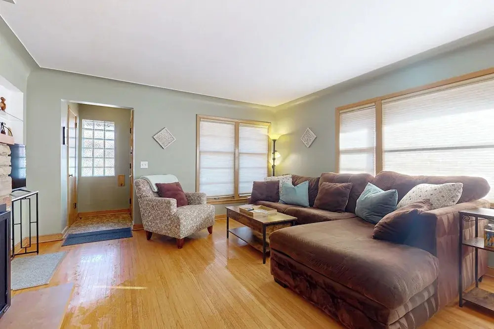 2BR Centrally Located Duplex Near Shopping