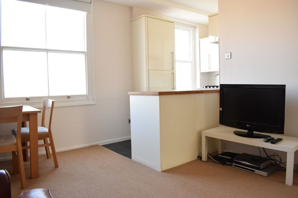 1BR - Notting Hill/Westbourne Park - FF - RGB 82545