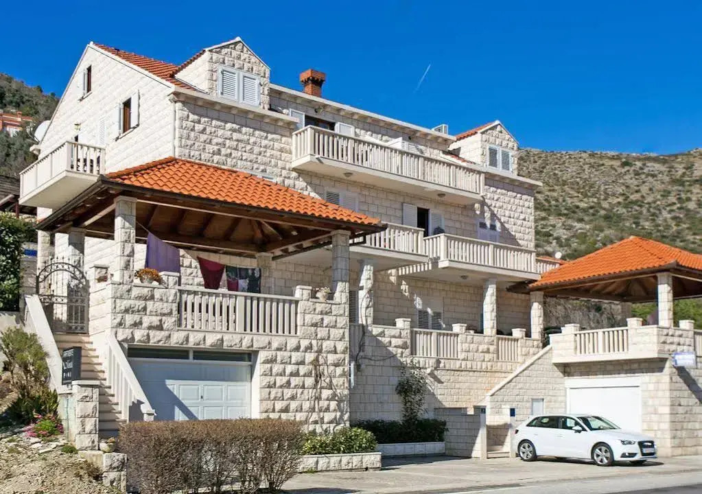 Apartments Moretić