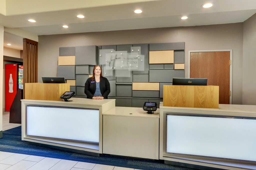Holiday Inn Express & Suites Lake Worth by IHG