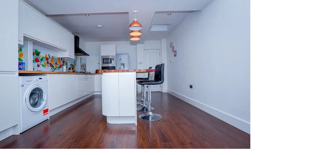 Spacious Home for Groups With Parking