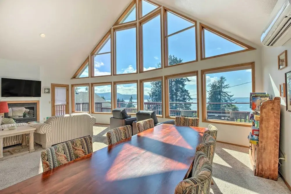 Bay City Home w/ Gorgeous Bay Views From Deck
