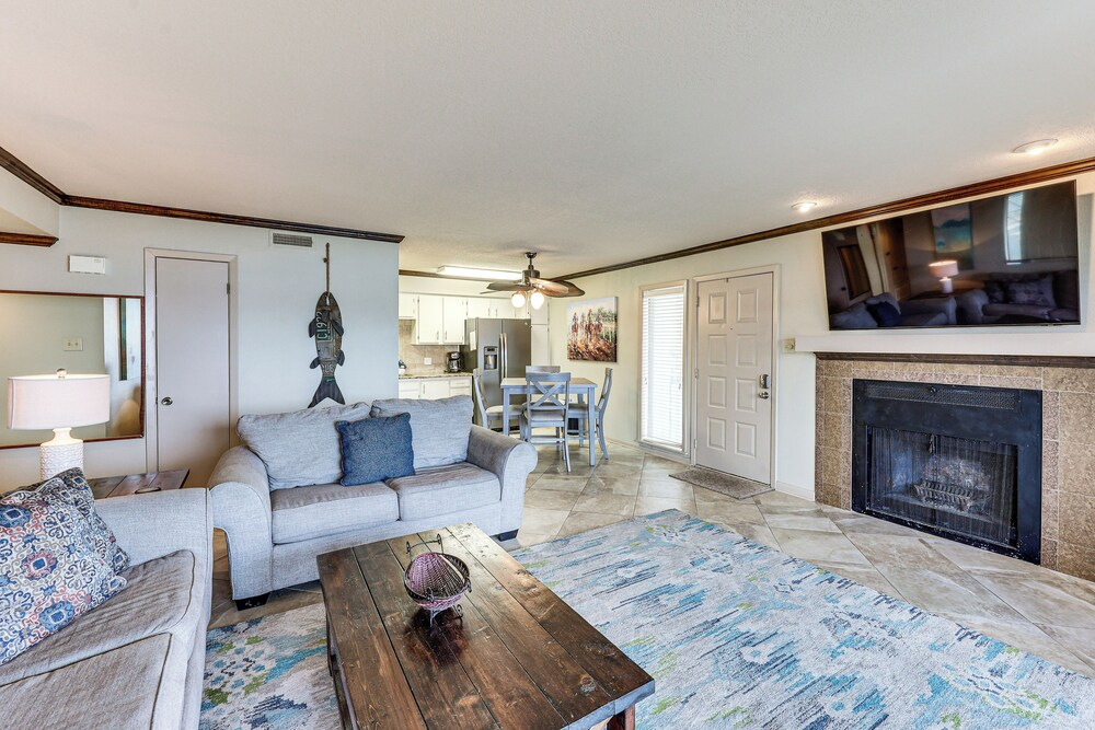 Hot Springs Condo on Lake Hamilton w/ Balcony!