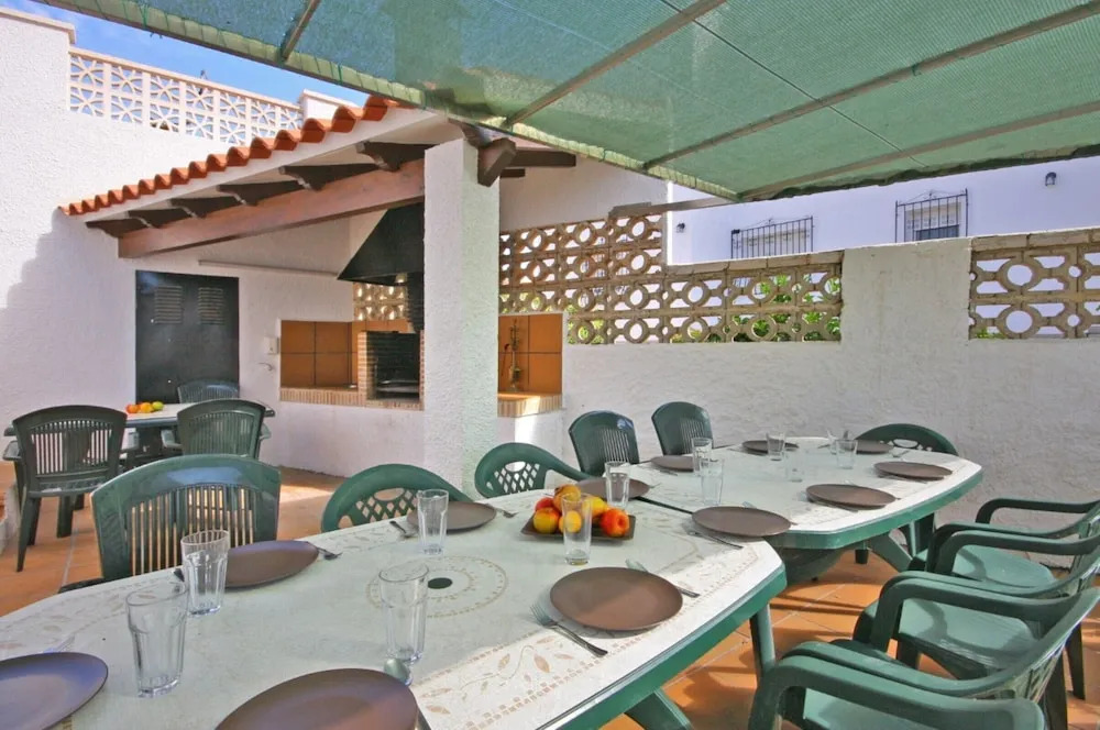 Villa - 6 Bedrooms with Pool and WiFi - 105005