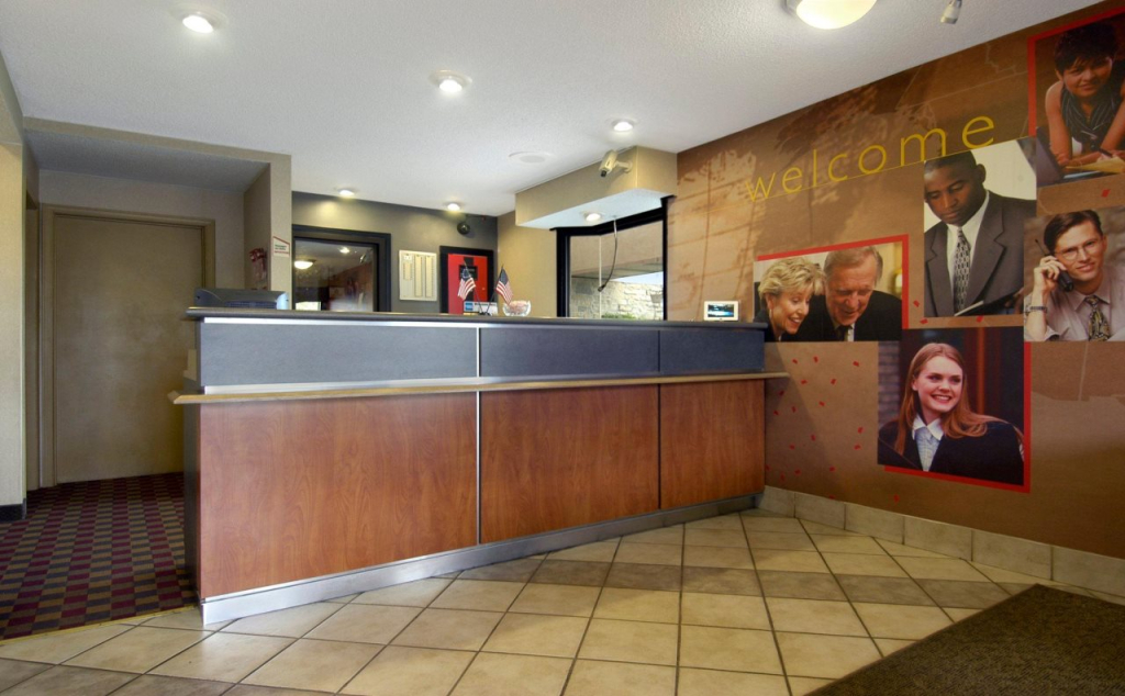 Super 8 by Wyndham Findlay