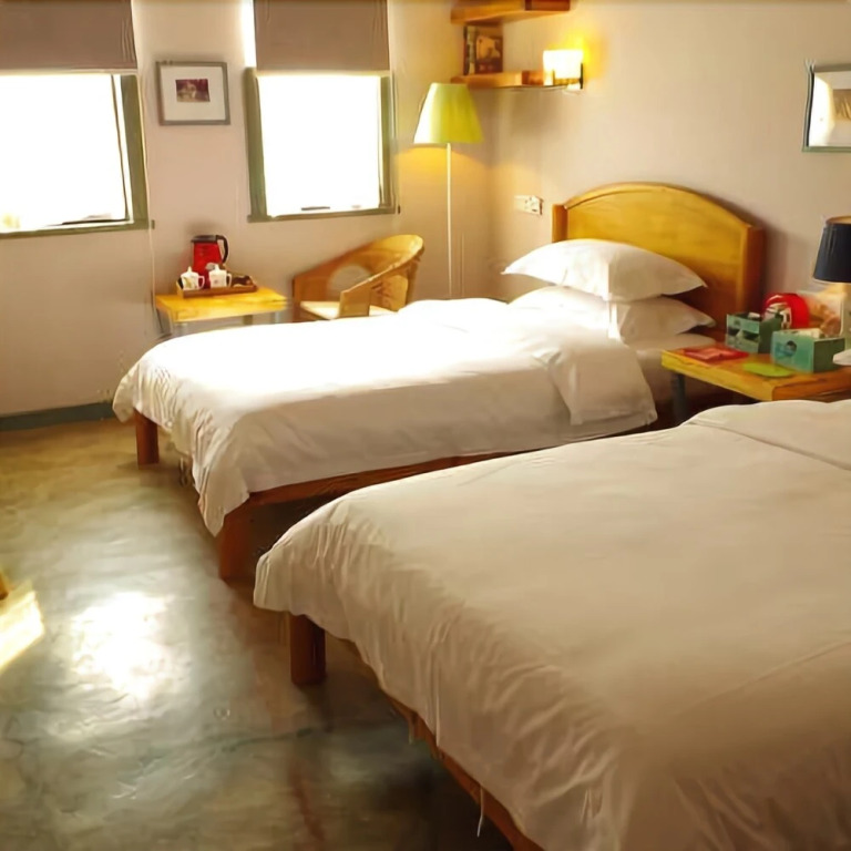Hairong Yisheng Hotel