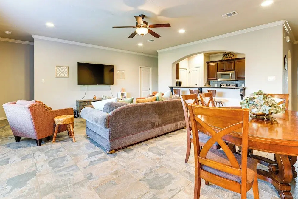 Spacious & Family-friendly! Tamu Townhome w/ Yard