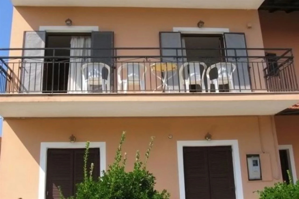 KOSTAS APARTMENTS