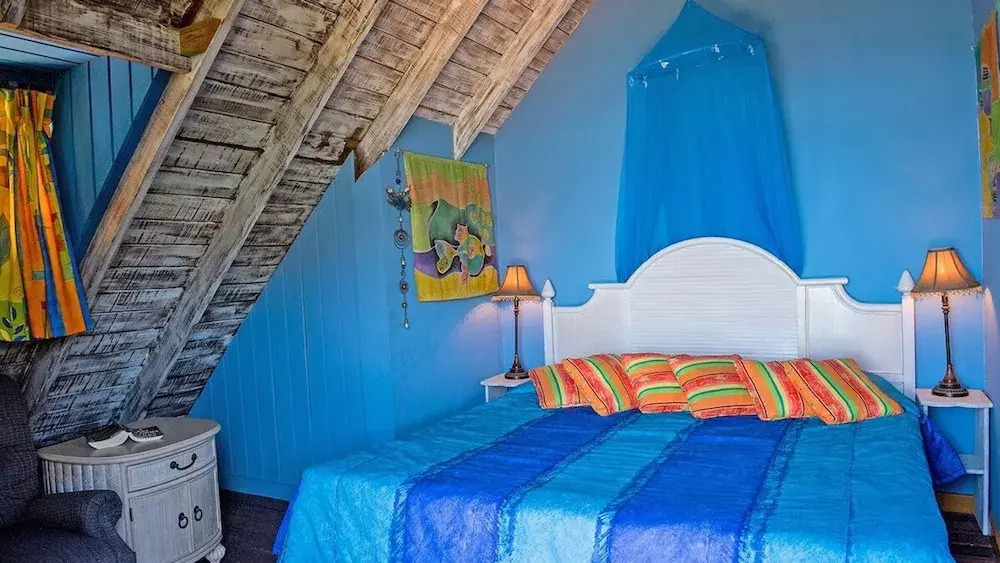 Turtle Point Bequia - 4 B R Villa w Staff