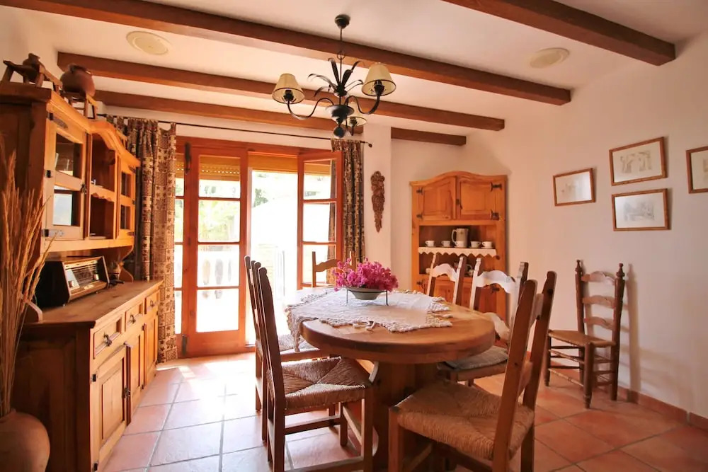 1055 Villa Cerrillo