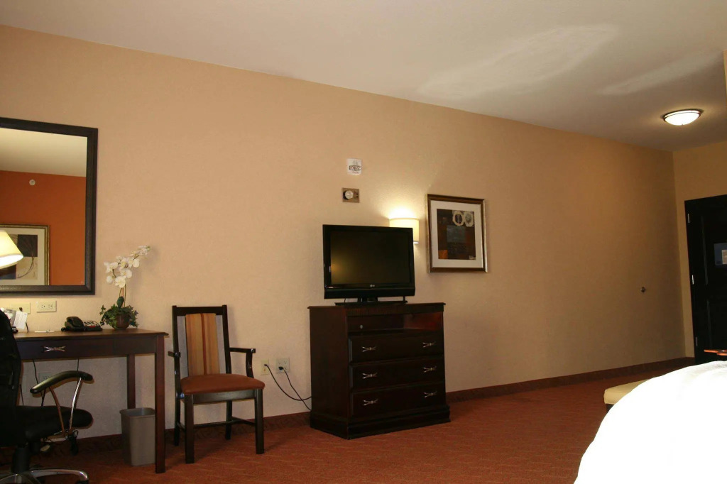Durant Inn & Suites