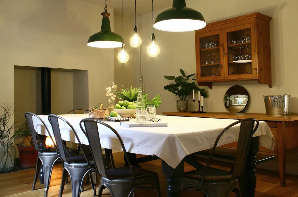 Beautiful 6-Bed - Sleeps 12 - Stunning Views