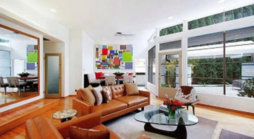 Celebrity Streamline Modern Three-Bedroom House
