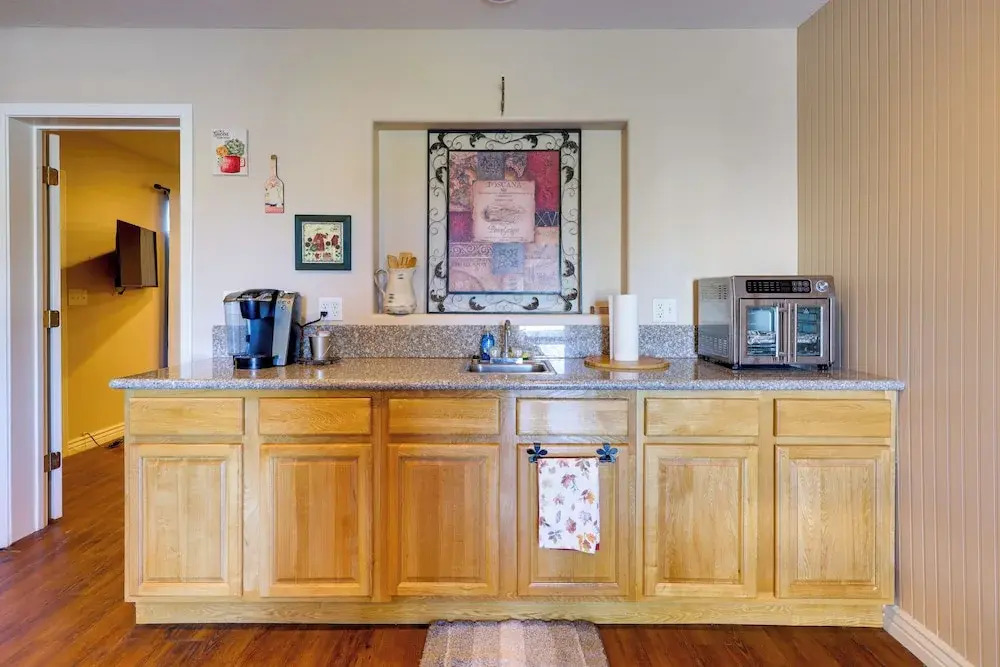 Near Parks, Shops & Eats! Bullhead City Casita