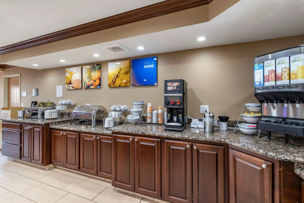 Comfort Inn & Suites Cedar Rapids North - Collins Road