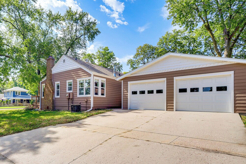 Half-mi to Dtwn Yankton & River: Charming Home!
