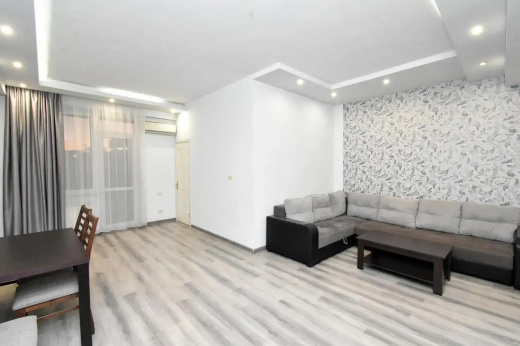 Northern Avenue, 1 bedroom Modern, Renovated apartment HH999