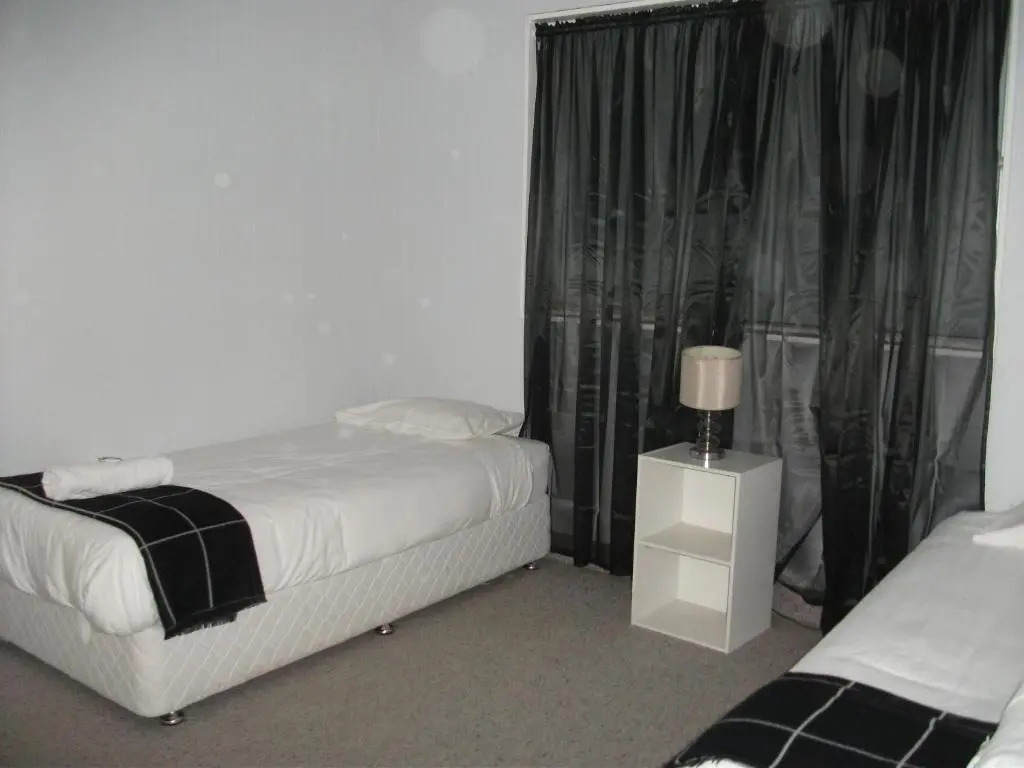 Beerwah Glasshouse Mountains Motel