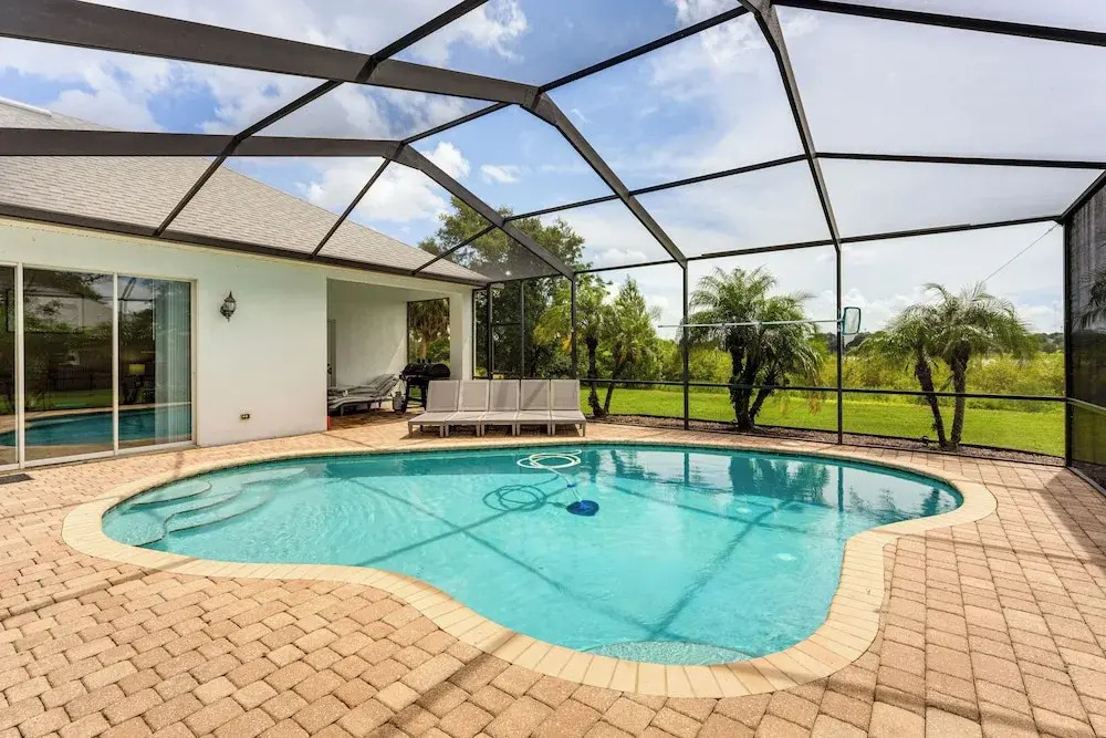 Game, Swim & Unwind: Lakeside Retreat Near Disney