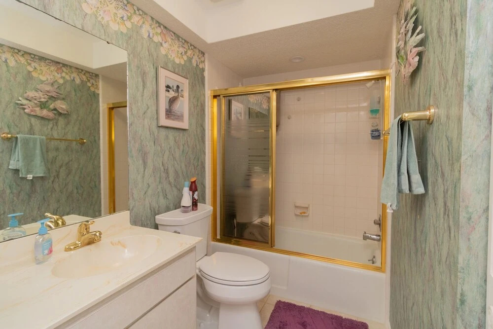 2 Bedroom With Community Pool Close To The Beaches 2 Condo by Redawning
