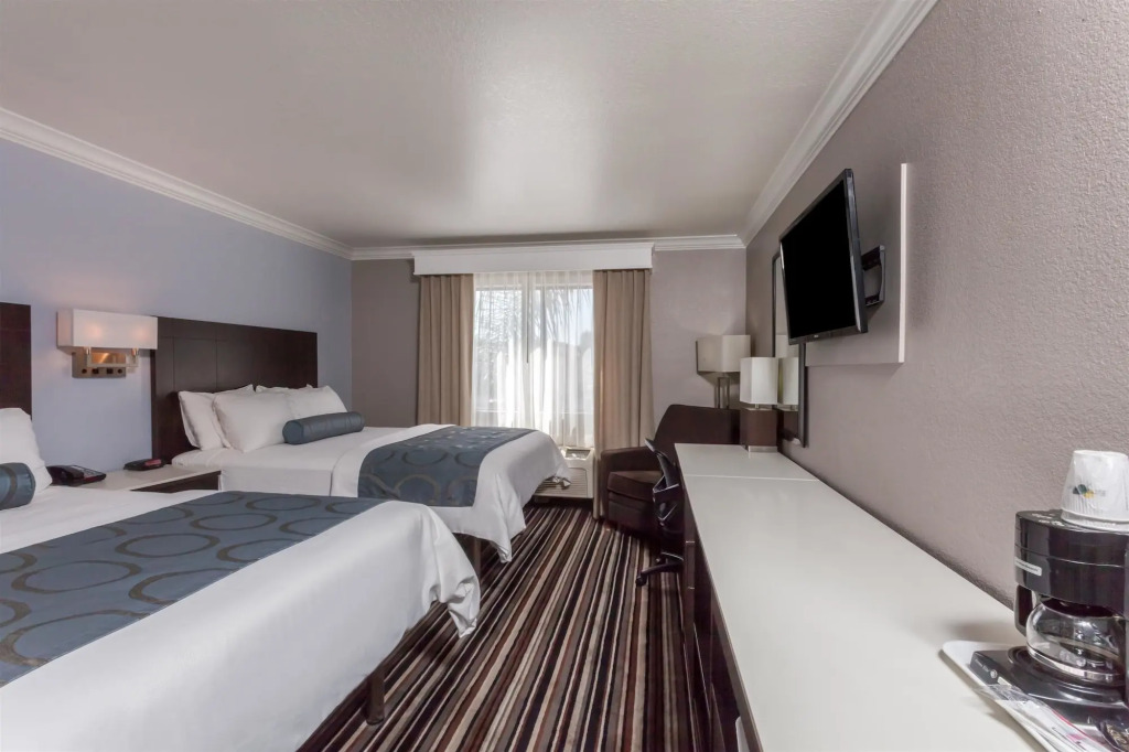 Best Western Plus Diamond Valley Inn