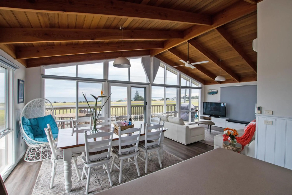 Stunning Waterfront only 10 minutes to Phillip Island