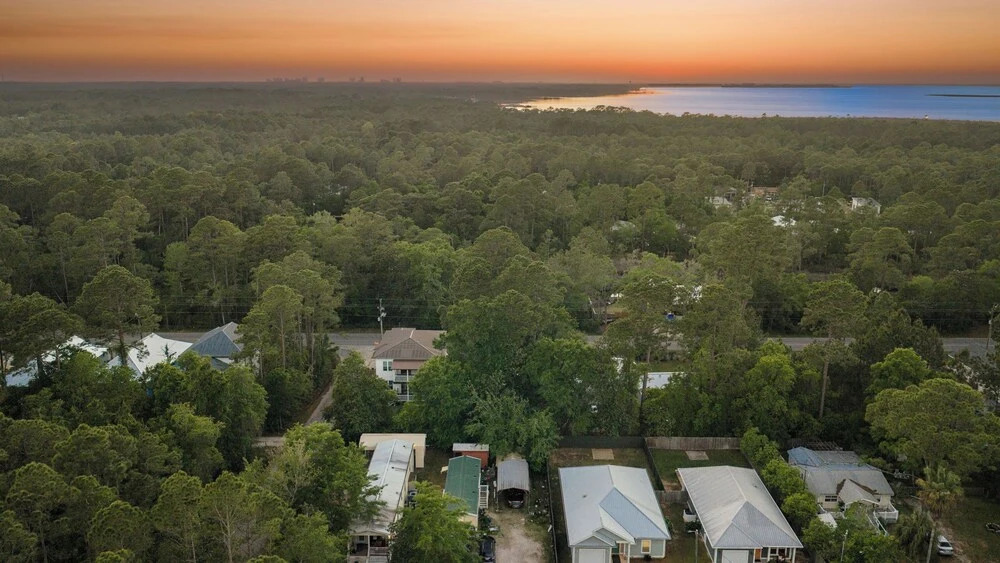 Central Pines by Avantstay 30A Wooded Retreat Hot Tub + Private Yard Near Beaches
