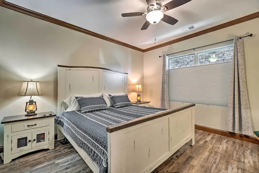 Cozy Townsend Condo, Resort-style Amenities!