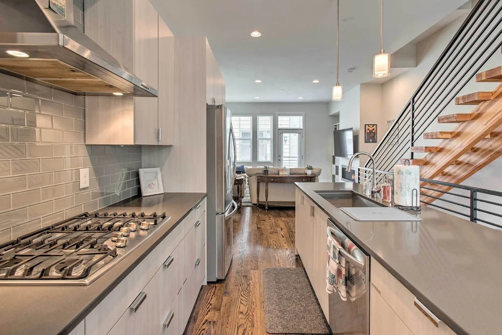 Rooftop Deck & City Views: Denver Abode!