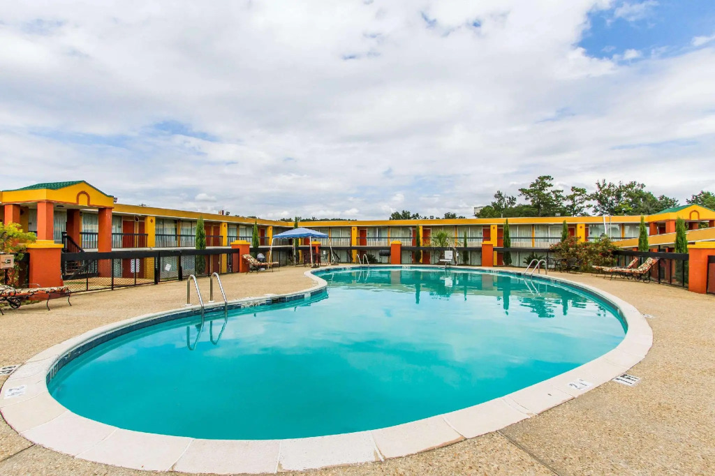 Motel 6 Opelika AL