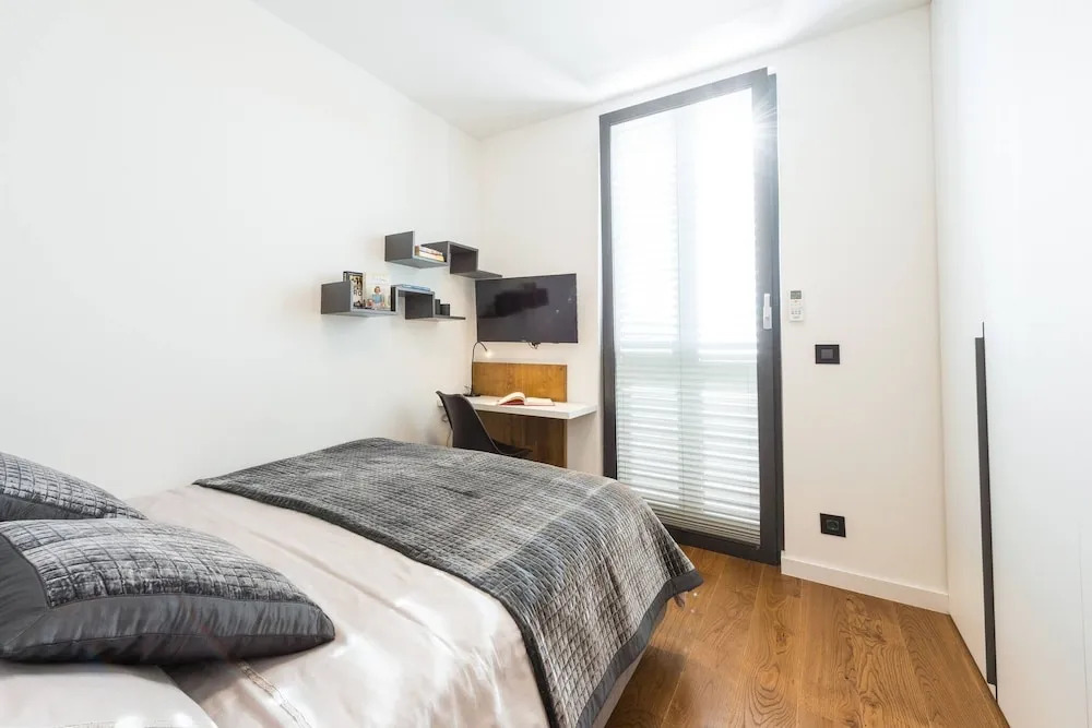 Bright Luxurious 3 Bedroom Home With Sea View near Old town