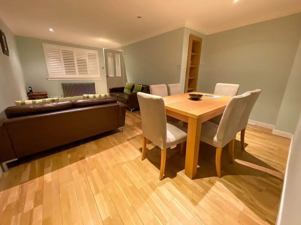 Peaceful City Living- 2 Bedroom House in Haymarket