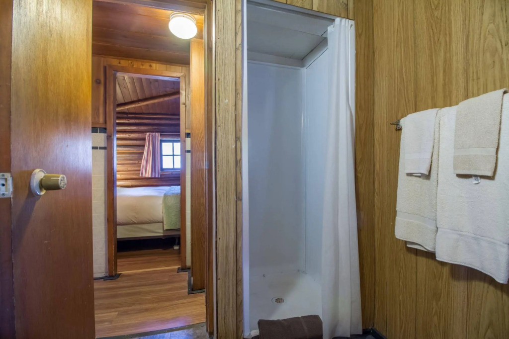 Kootenay Park Lodge