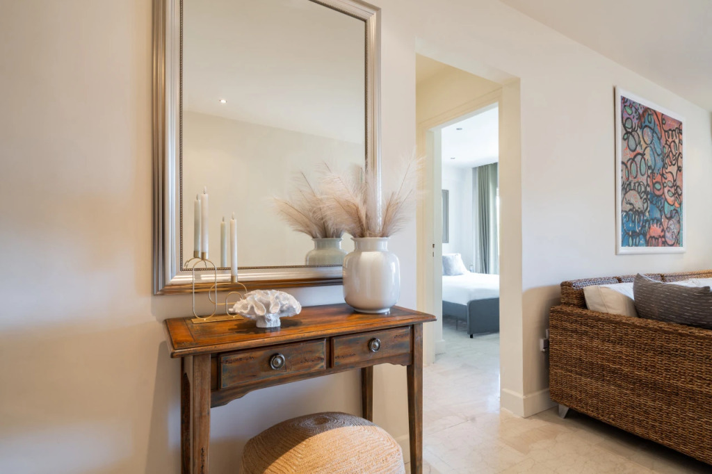 2BD Sunny Condo Close to the Beach