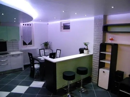 Grand appartement dans villa avec parking quartier résidentiel