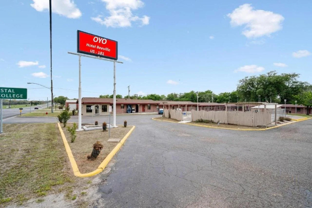 Hotel Beeville -US 181