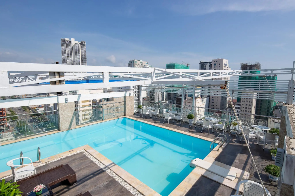 Crystal hotel by Ha My