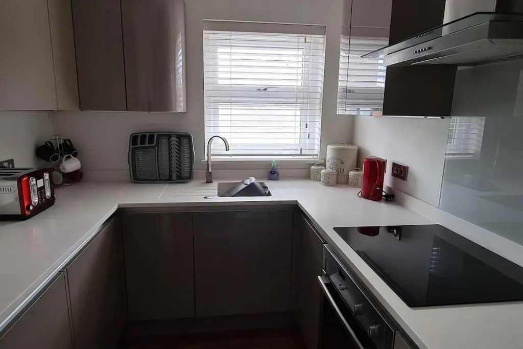 Beautiful 2-bed Apartment on Torquay seafront