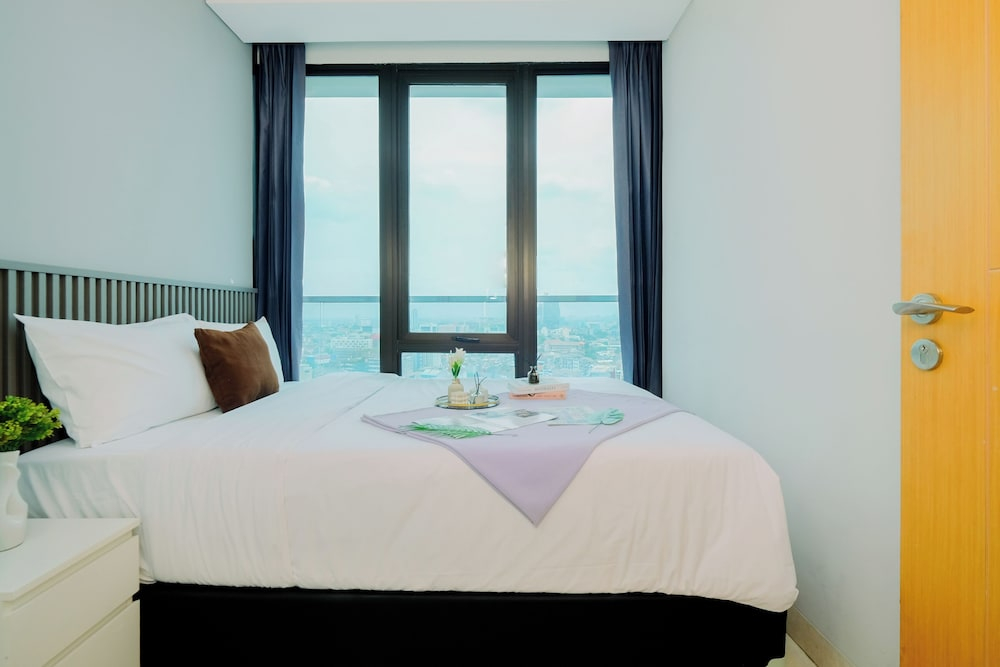 Spacious Grey 2Br At Capitol Suites Apartment
